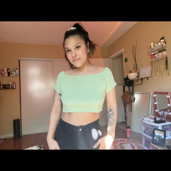 Fashion Q, pretty light green, L - Picture 1 of 3